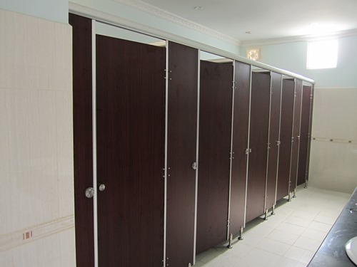 Biện pháp thi công vách ngăn vệ sinh Compact HPL